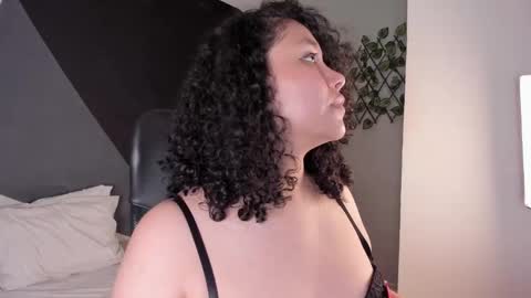 Snapshot of alixon_fiore5 chatting on December 15, 2024, 7:10 pm alixon online show from December 15, 2024, 7:10 pm