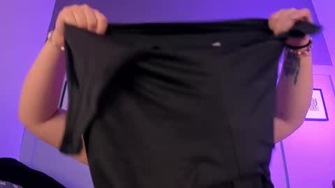 Laura online show from March 10, 2025, 1:12 am