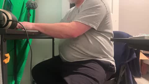 Allergictolove online show from February 16, 2025, 1:25 am