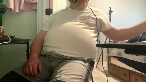 Allergictolove online show from September 10, 2025, 12:32 am