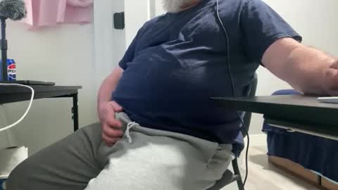 Allergictolove online show from April 6, 2026, 11:16 pm