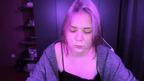 Snapshot of alli_zi chatting on November 11, 2025, 6:52 pm Blair online show from November 11, 2025, 6:52 pm