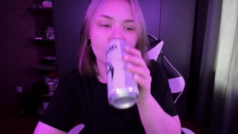 Snapshot of alli_zi chatting on November 16, 2025, 4:40 am Blair online show from November 16, 2025, 4:40 am