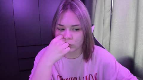 Snapshot of alli_zi chatting on December 3, 2025, 8:00 am Blair online show from December 3, 2025, 8:00 am