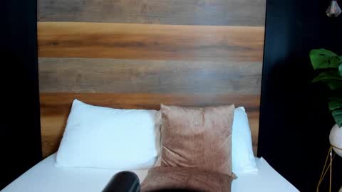 A L L I E online show from September 25, 2025, 2:37 am