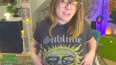 Snapshot of allieberrybb chatting on December 31, 2024, 2:25 pm  bb  online show from December 31, 2024, 2:25 pm