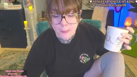 Snapshot of allieberrybb chatting on January 1, 2025, 3:35 pm  bb  online show from January 1, 2025, 3:35 pm