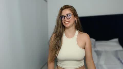 allieemod online show from February 6, 2025, 5:46 am