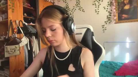 Snapshot of alliehulick chatting on June 21, 2026, 3:03 pm Kara online show from June 21, 2026, 3:03 pm