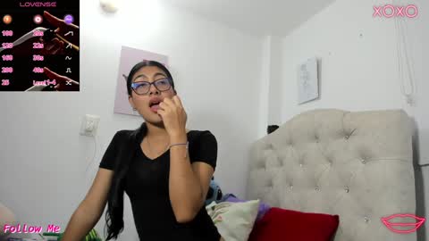 Snapshot of allison_18_ chatting on February 9, 2025, 4:04 am Nana online show from February 9, 2025, 4:04 am