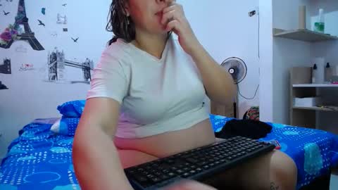 Snapshot of allisonbaby_ chatting on May 4, 2026, 7:32 pm allison online show from May 4, 2026, 7:32 pm