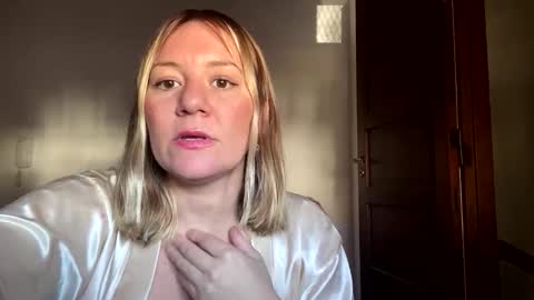 allisonlove2 online show from May 12, 2026, 7:22 pm
