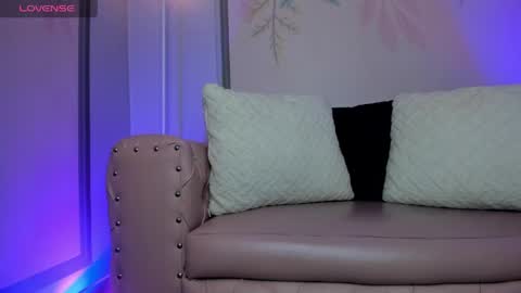 Snapshot of allisonsweet4u_ chatting on April 16, 2026, 3:07 am Allison online show from April 16, 2026, 3:07 am
