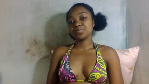 Snapshot of allizida01 chatting on June 13, 2026, 9:40 am allizida01 online show from June 13, 2026, 9:40 am