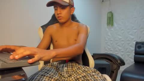 alluringangel01 online show from January 13, 2026, 1:33 am