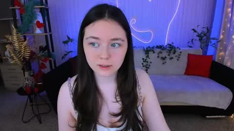 Snapshot of alluringeyess chatting on June 5, 2026, 4:35 pm alluringeyess online show from June 5, 2026, 4:35 pm