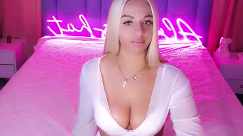 AlwaysHot online show from September 12, 2025, 2:11 am