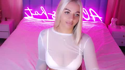 AlwaysHot online show from September 18, 2025, 2:35 am