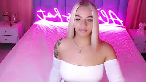 AlwaysHot online show from October 3, 2025, 2:19 am