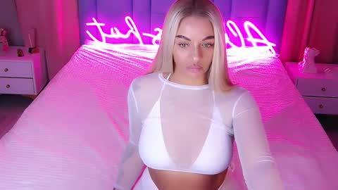 AlwaysHot online show from November 4, 2025, 2:10 am