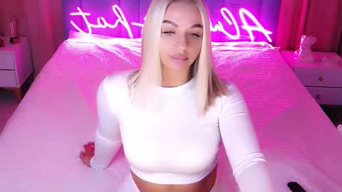 AlwaysHot online show from November 5, 2025, 2:11 am