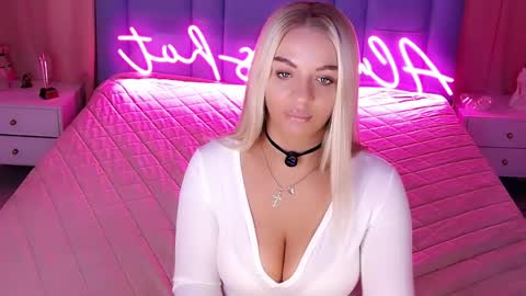 AlwaysHot online show from March 15, 2026, 2:28 am