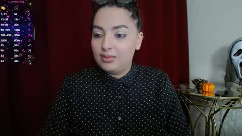         online show from October 18, 2025, 4:52 pm