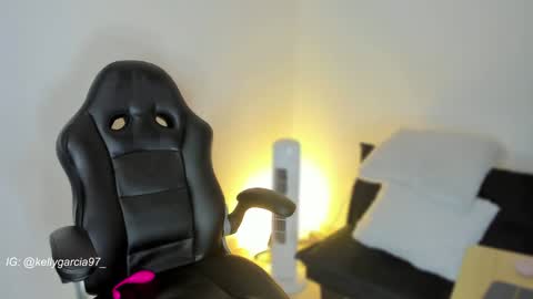 Kelly  online show from December 11, 2024, 1:06 pm