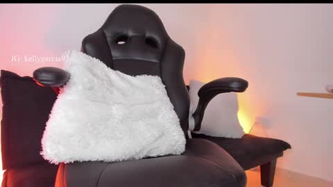 Kelly  online show from January 16, 2025, 3:24 pm