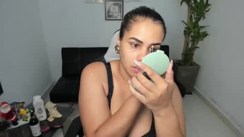 Snapshot of allyssann_smith chatting on December 22, 2024, 1:34 am allyssann online show from December 22, 2024, 1:34 am