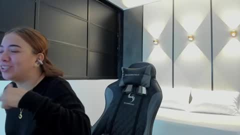 ALMA FENIX  online show from September 10, 2025, 12:27 pm