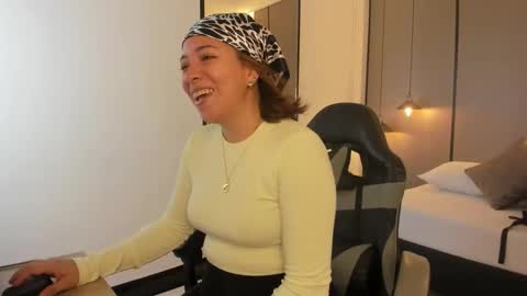 ALMA FENIX  online show from September 24, 2025, 12:30 pm