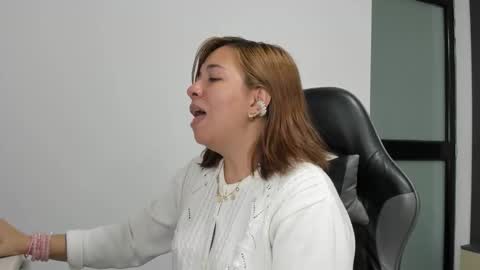 ALMA FENIX  online show from October 1, 2025, 12:33 pm