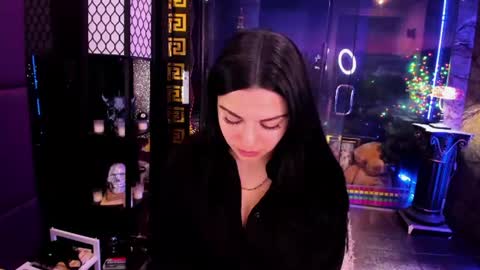 Snapshot of alma_pearl chatting on June 17, 2026, 7:55 am Alma online show from June 17, 2026, 7:55 am
