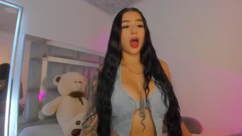 Snapshot of almabelle_ chatting on April 29, 2026, 5:00 am ALMA BELLE online show from April 29, 2026, 5:00 am