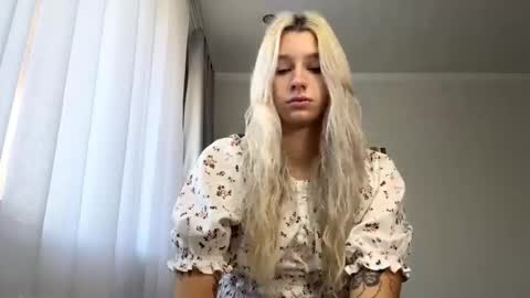 Arina online show from September 15, 2025, 8:14 am
