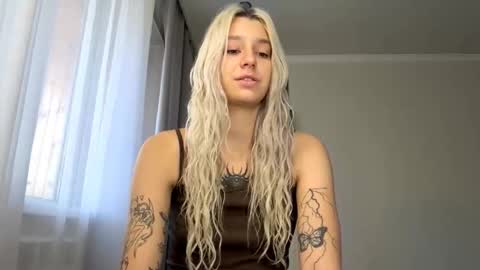 Arina online show from September 23, 2025, 7:44 am