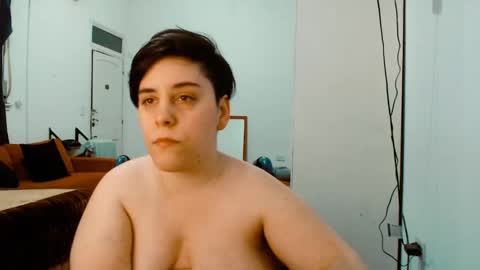 Snapshot of almondonwheels chatting on October 2, 2025, 12:28 am Almond online show from October 2, 2025, 12:28 am