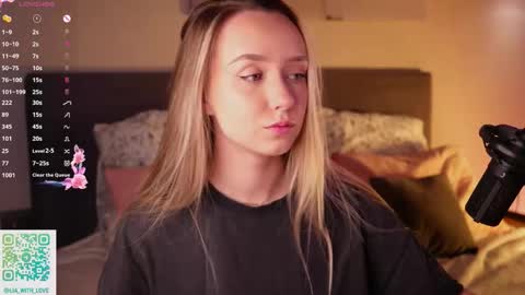 Lia online show from December 2, 2025, 3:23 am