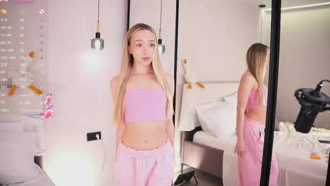 Lia online show from May 15, 2026, 3:13 am