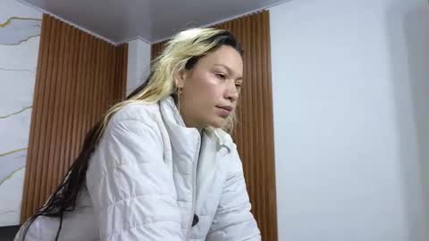 alonddra_tay online show from April 27, 2026, 11:30 am