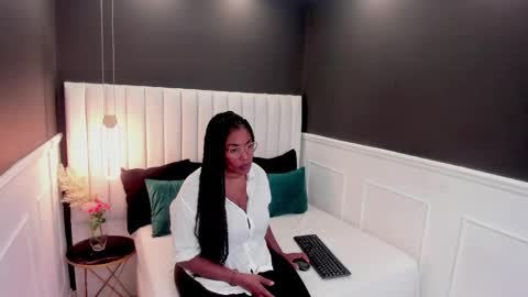 Snapshot of alondra_adams_ chatting on May 19, 2026, 11:38 am Alondra online show from May 19, 2026, 11:38 am