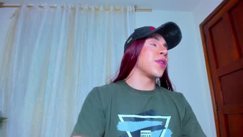 Snapshot of alonehazel chatting on December 13, 2024, 2:54 am Hazel Bowie online show from December 13, 2024, 2:54 am