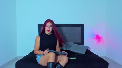 Snapshot of alonehazel chatting on March 4, 2025, 10:16 pm Hazel Bowie online show from March 4, 2025, 10:16 pm