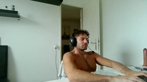 alphah_hunk online show from May 4, 2026, 11:06 am