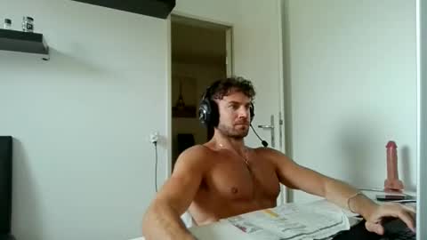 alphah_hunk online show from May 7, 2026, 11:04 am