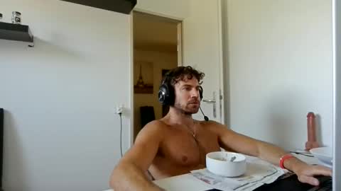 alphah_hunk online show from May 8, 2026, 10:42 am