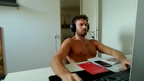 alphah_hunk online show from June 6, 2026, 9:47 am