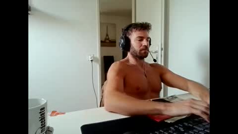 alphah_hunk online show from June 10, 2026, 9:41 am