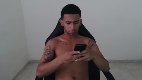 alphas_latins online show from April 18, 2026, 4:49 am